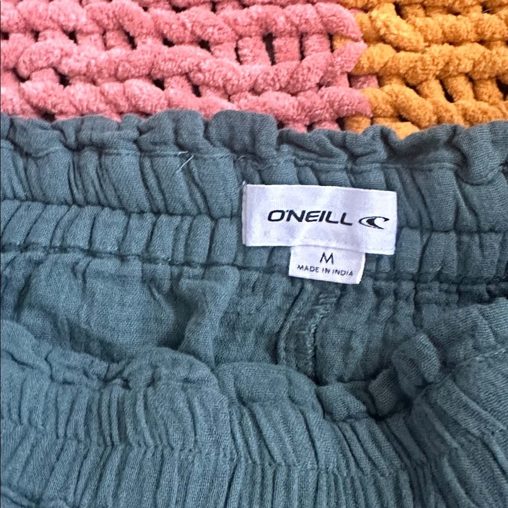 O'Neill Green Women's Shorts - Picture 3 of 4
